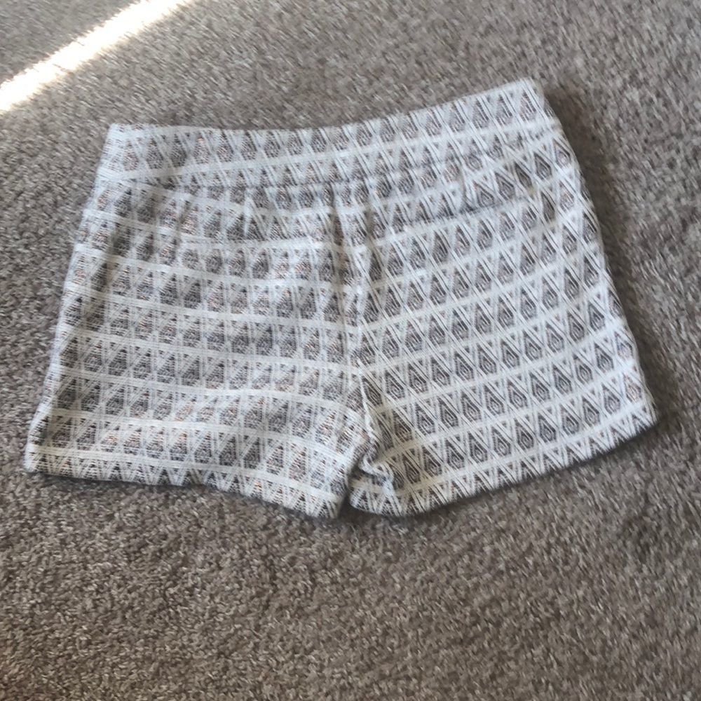 LOFT patterned shorts. - Picture 5 of 7